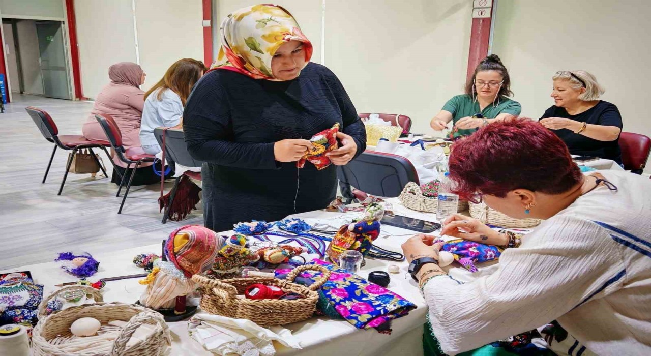 Gölcükte sanatseverlere özel atölye