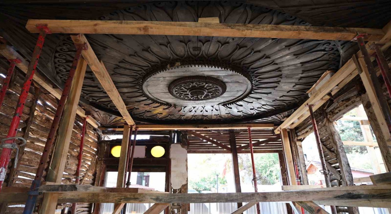 Gölcükteki tescilli yapı özgün mimarisiyle geleceğe taşınıyor