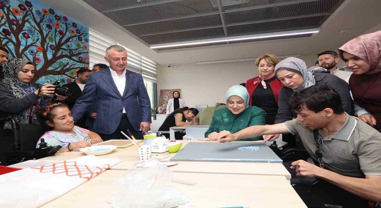 Gonca Engelsiz Yaşam Merkezine övgü