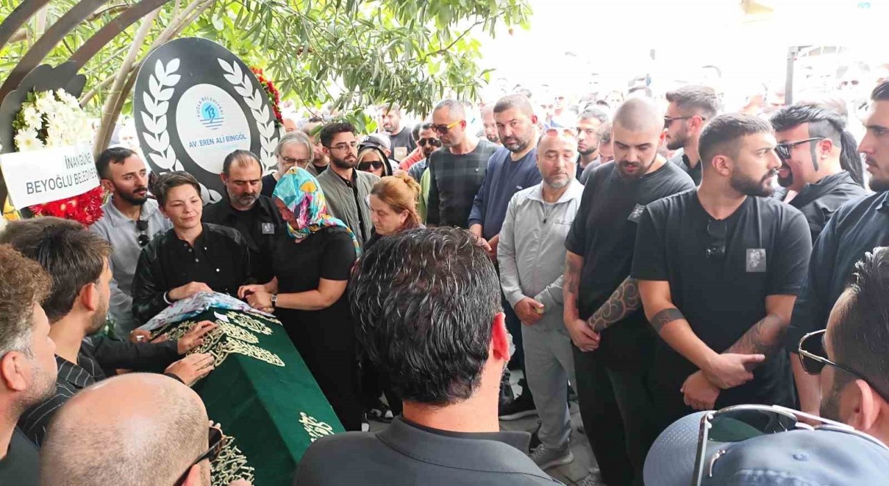 Güllü son yolculuğuna uğurlanıyor