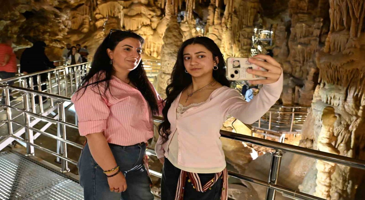 Gümüşhanenin yer altı sarayı 110 bin ziyaretçi ağırladı