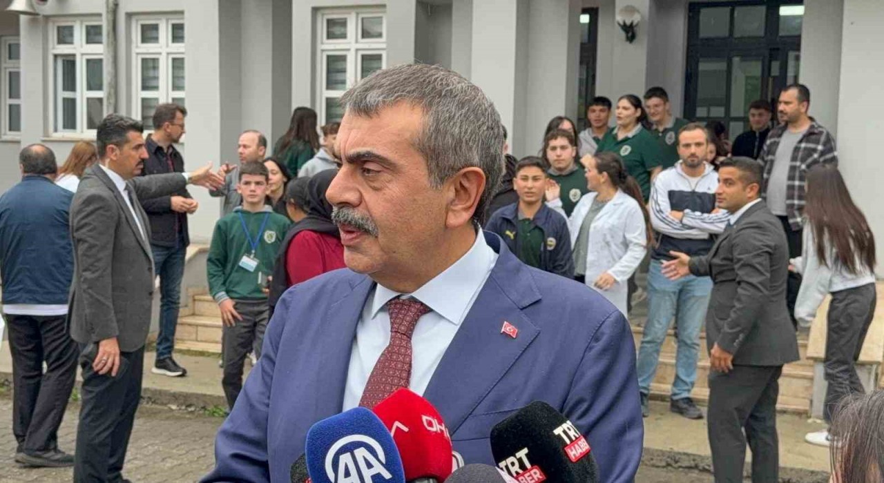 Habersiz ziyaret: Nöbetçi öğretmen Bakan Tekini veli sandı