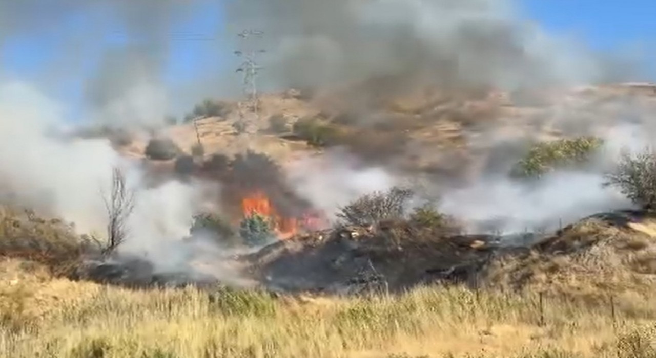 Hakkaride anız yangını