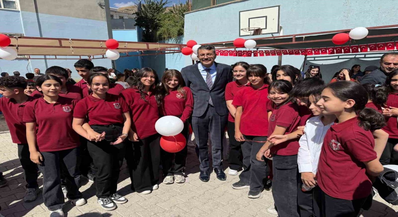 Hakkâride İlköğretim Haftası coşkusu