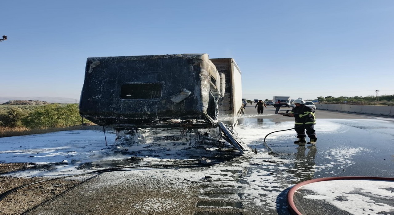 Hassada tır yangını