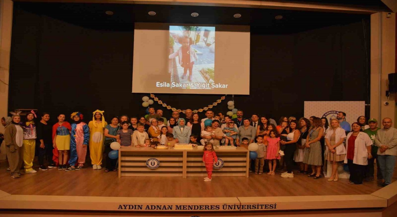 Hastanede tedavi gören çocuklara doğum günü sürprizi