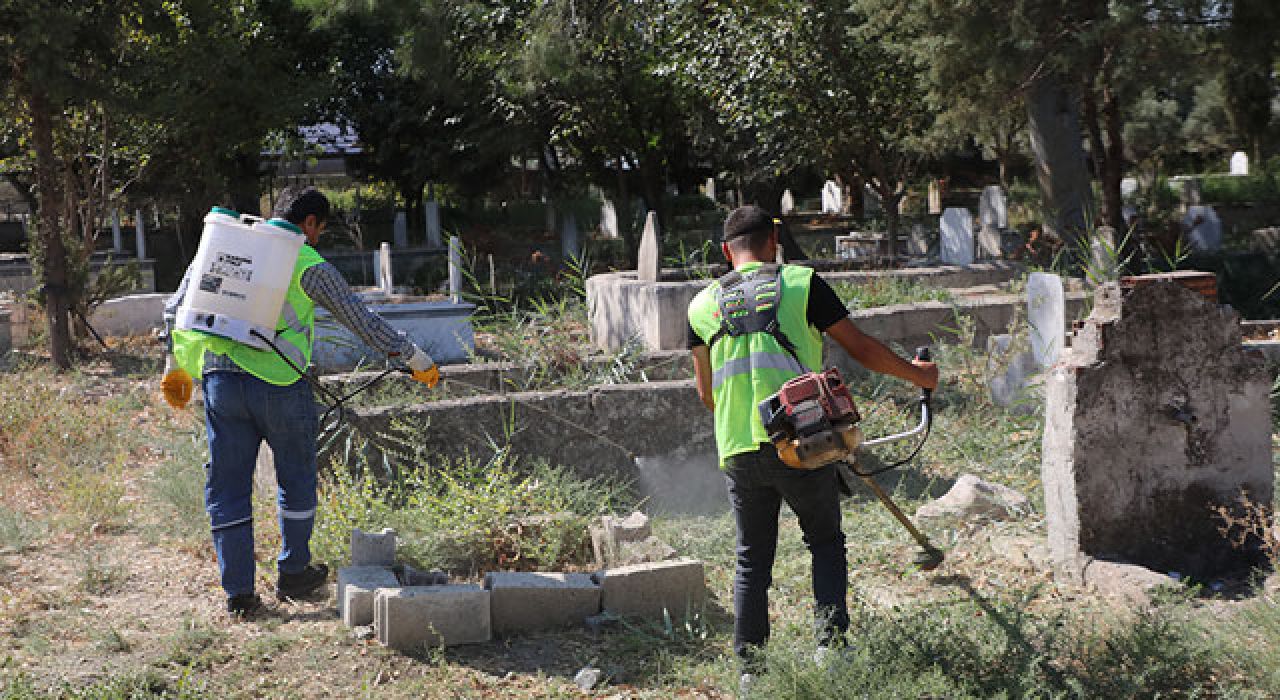 Hatay’da Mezarlıklarda Bakım ve Temizlik Çalışmaları