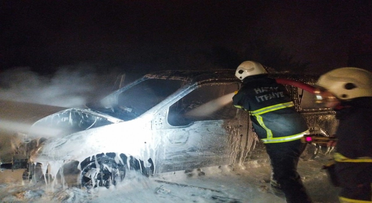 Hatayda yanan araç kullanılmaz hale geldi