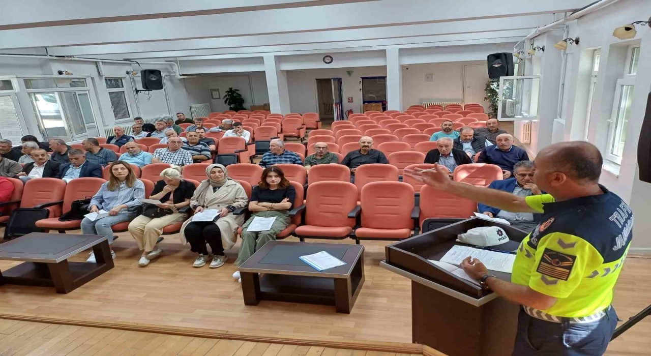 Havzada okul servis sürücülerine ve rehber personele trafik eğitimi