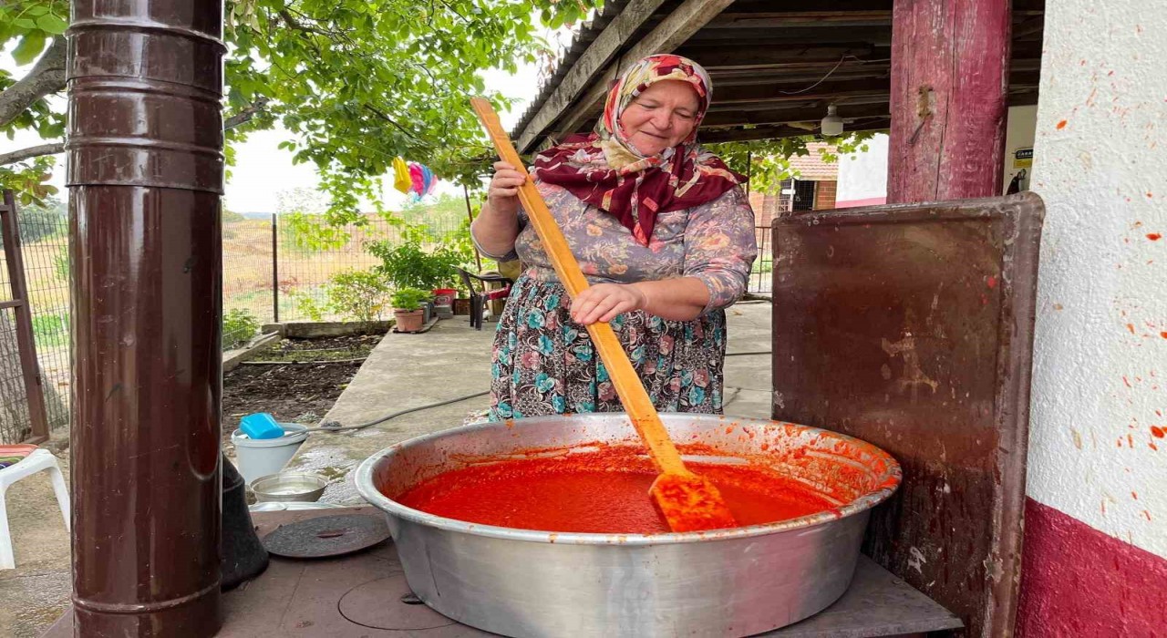 Hayraboluda kışa hazırlık başladı: Kazanlar salça için kaynıyor