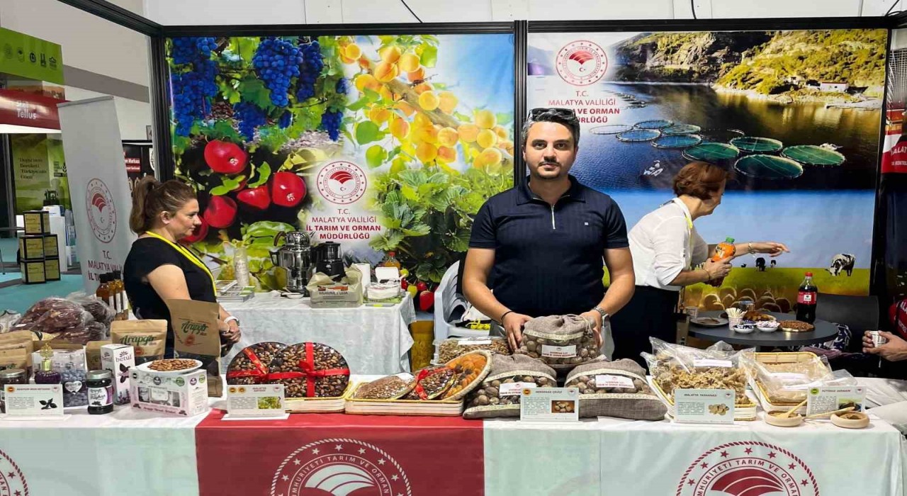 Hekimhan cevizi ve alıç sirkesi, Erzurumdaki uluslararası tarım ve hayvancılık fuarında göz kamaştırdı