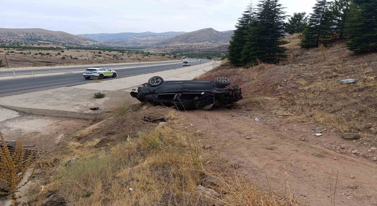 Hekimhanda otomobil drenaj kanalına düştü: 1 yaralı
