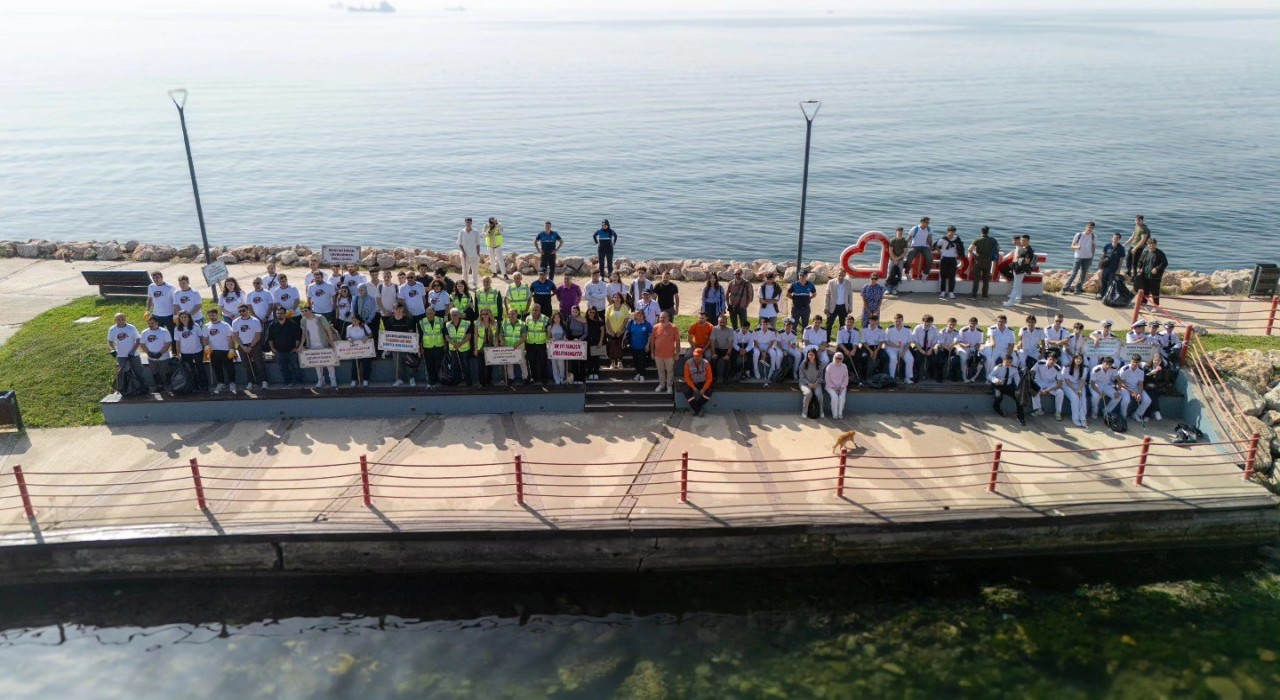 Hereke kıyıları atıklardan temizlendi