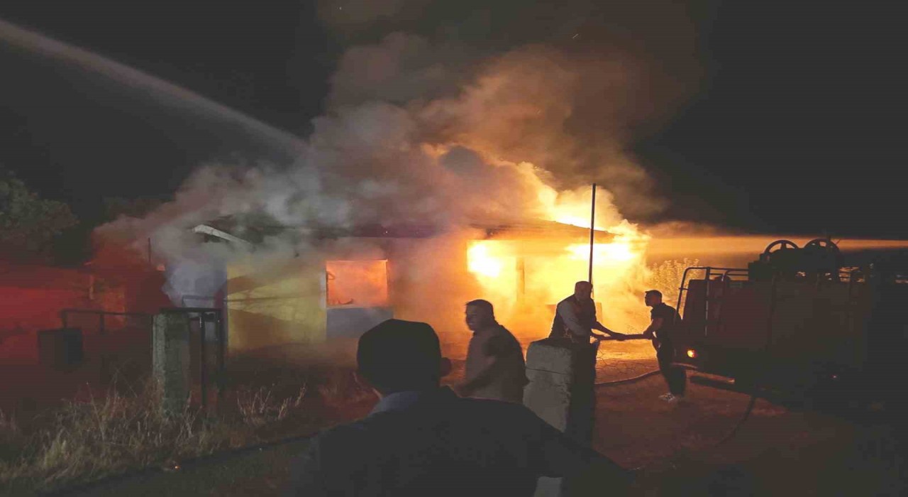 Hisarcıkta bağ evinde korkutan yangın