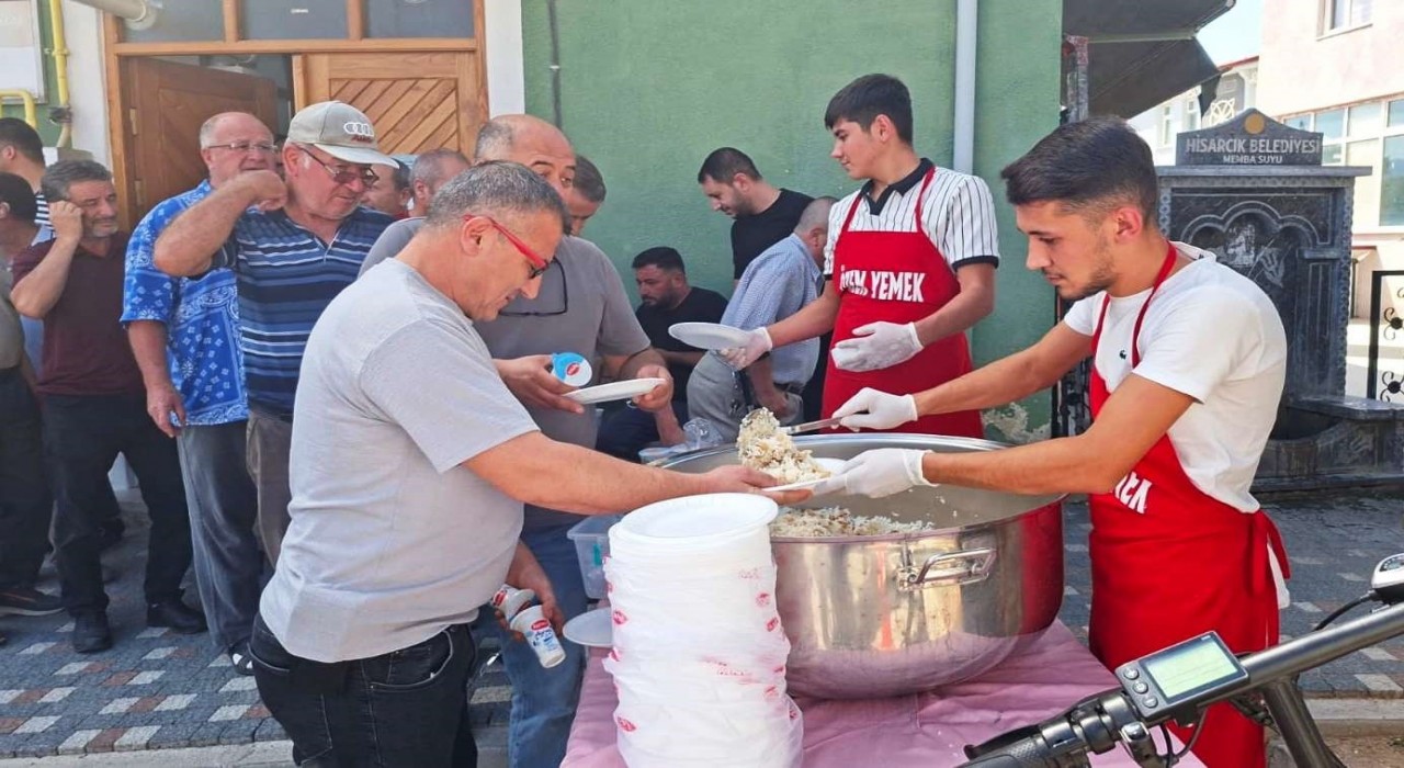Hisarcıkta Mevlid-i Nebi Haftası dolayısıyla vatandaşlara pilav dağıtıldı