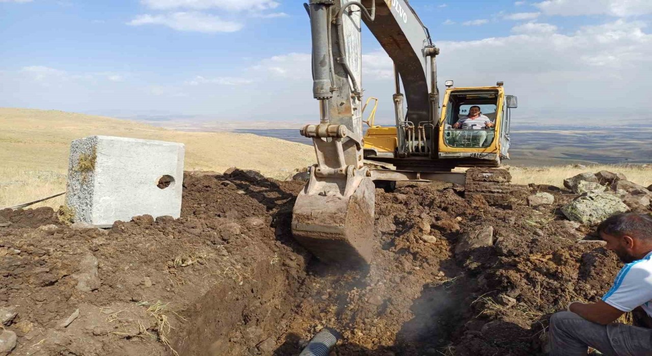 Horasanın Mollamelik Mahallesinde yarım asırlık su sorunu çözüldü
