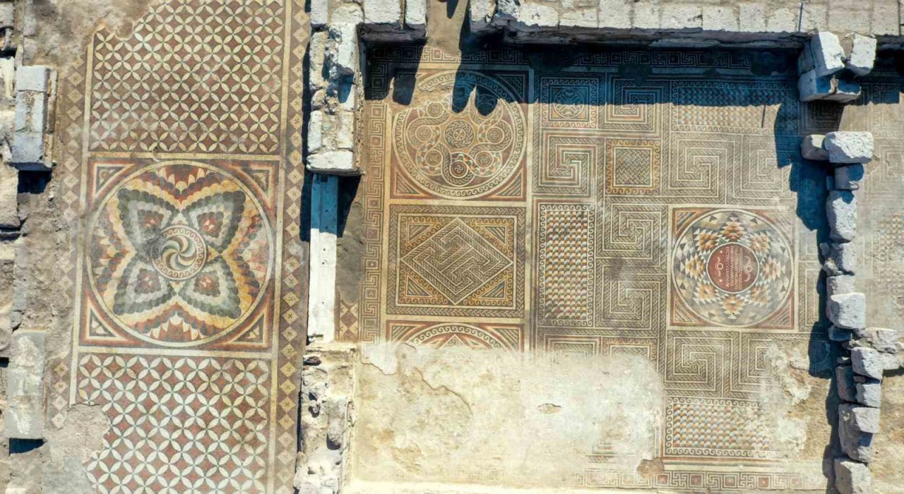 İç Anadolunun en büyük mozaik yapısında mezarlar bulundu