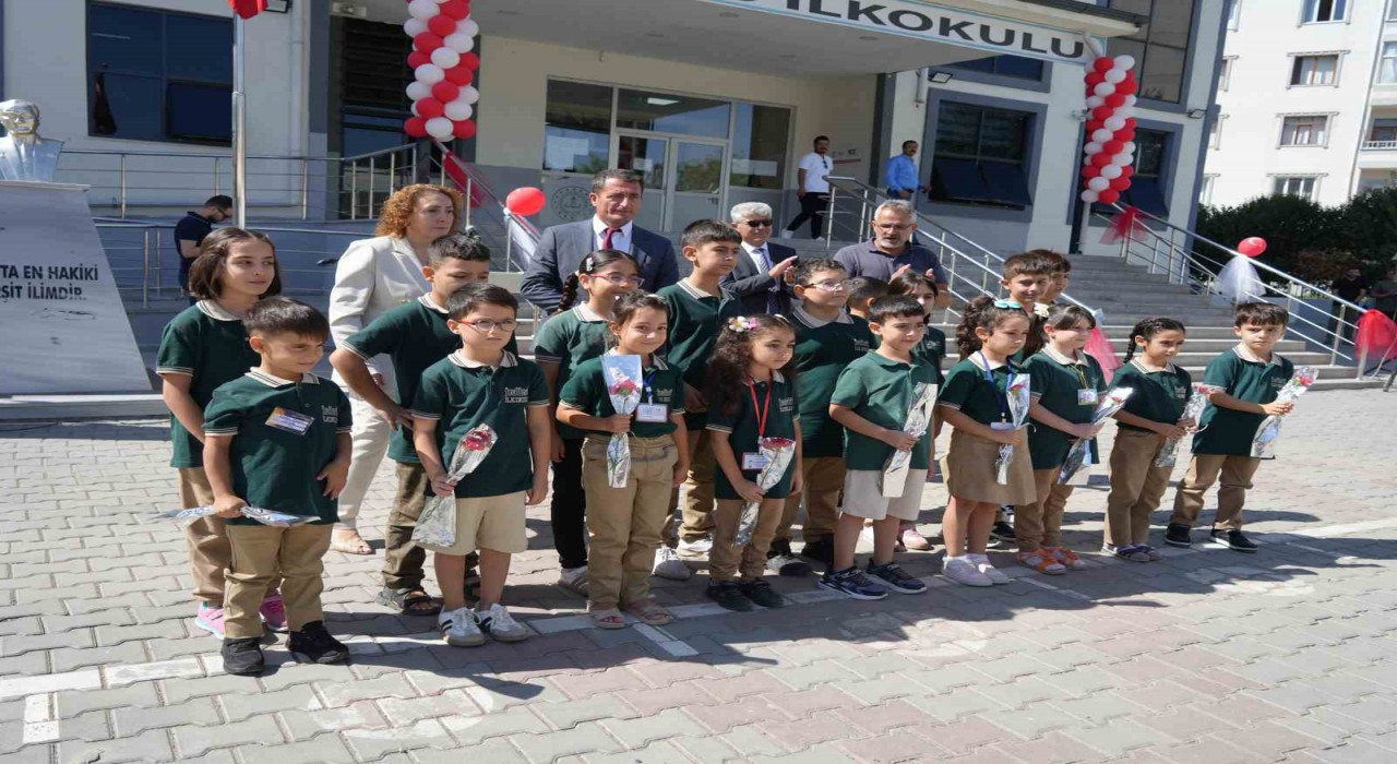 Iğdırda 302 okulda öğrenciler ders başı yaptı