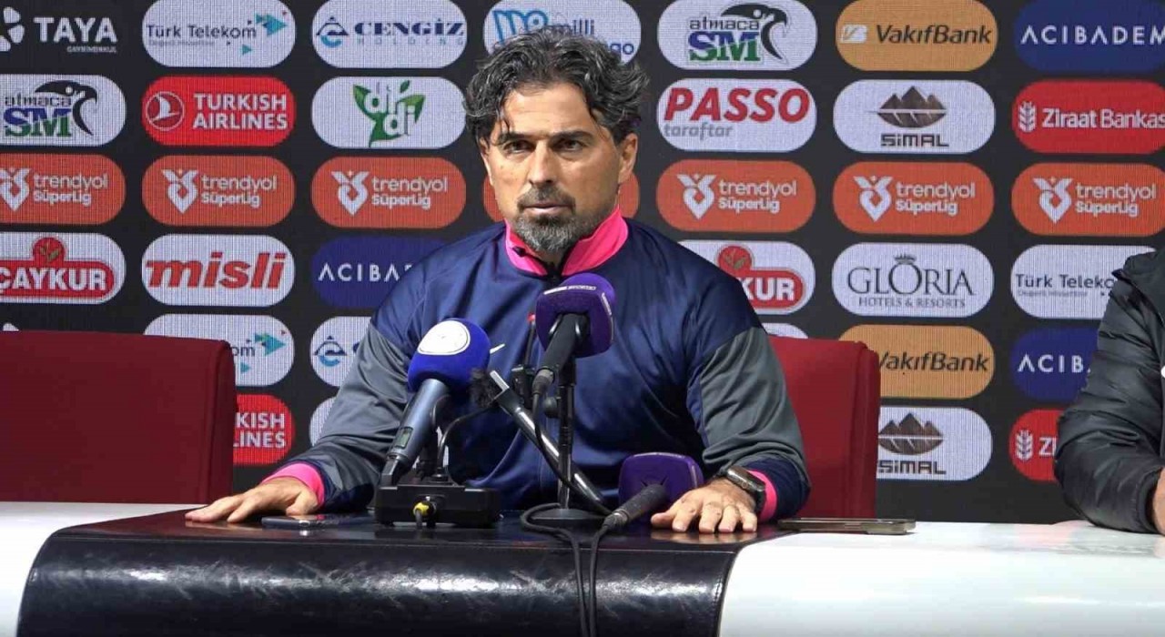 İlhan Palut: Yine kötü bir golle maçı kaybettik