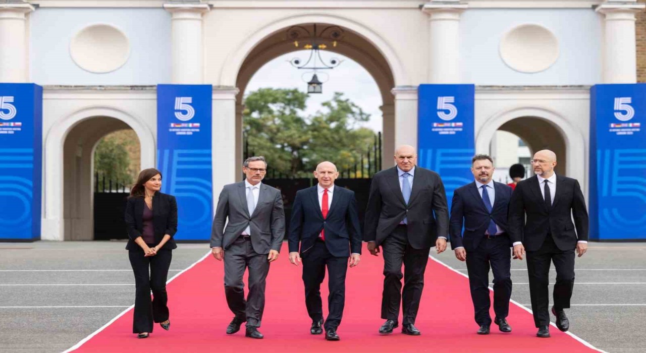 İngiltere Savunma Bakanı Healey: Putinin ne yaptığını görüyoruz, bizi yine test ediyor