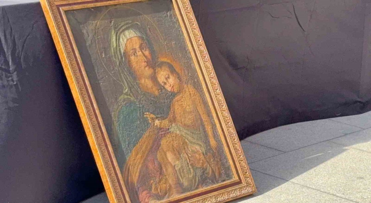 Interpol tarafından 20 yıldır aranan tarihi hat levha İstanbulda ele geçirildi