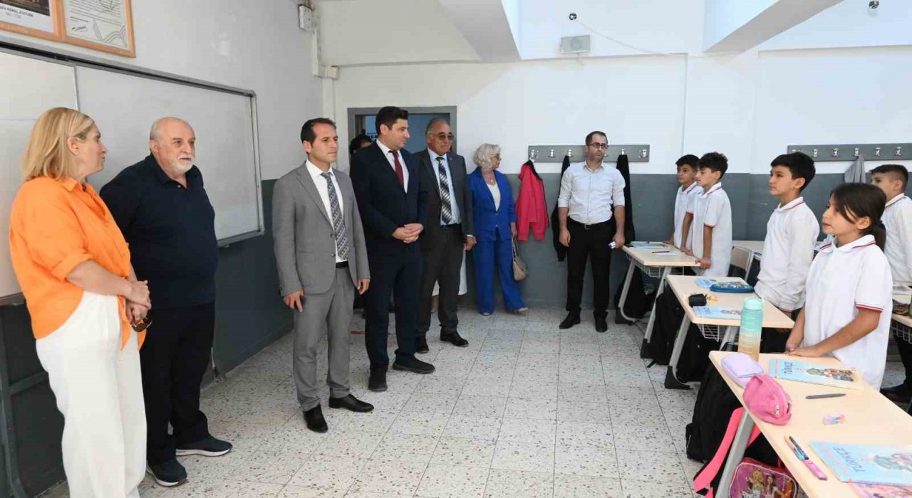 İş adamından Ali Fuat Cebesoy Ortaokuluna cömert bağış