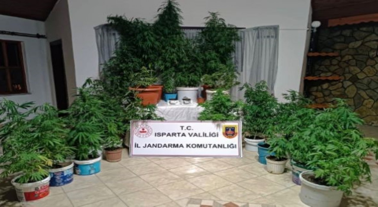 Ispartada son bir ayda uyuşturucu operasyonlarında yakalanan 2 şahıs tutuklandı