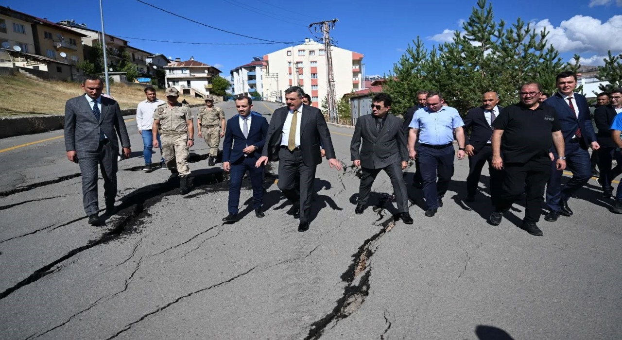 İspirde yaşanan heyelan sonrası AFAD İl koordinasyon kurulu bölgede incelemelerde bulunuldu bir dizi karar aldı