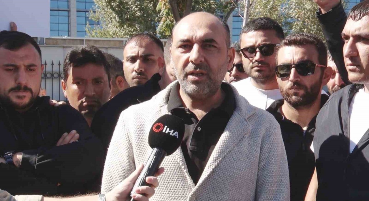 İşten çıkarılan işçilerden Mansur Yavaşa protesto