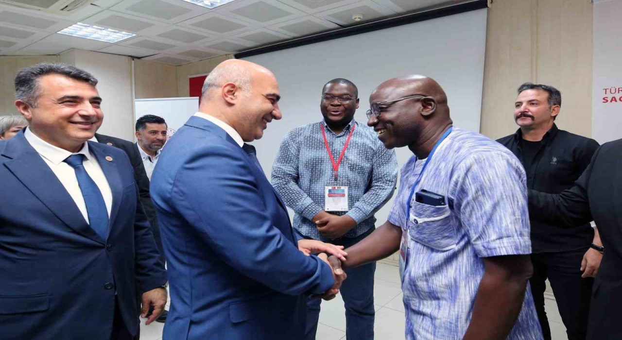 İzmirde Burkina Fasolu sağlıkçılar sertifikalarını aldı