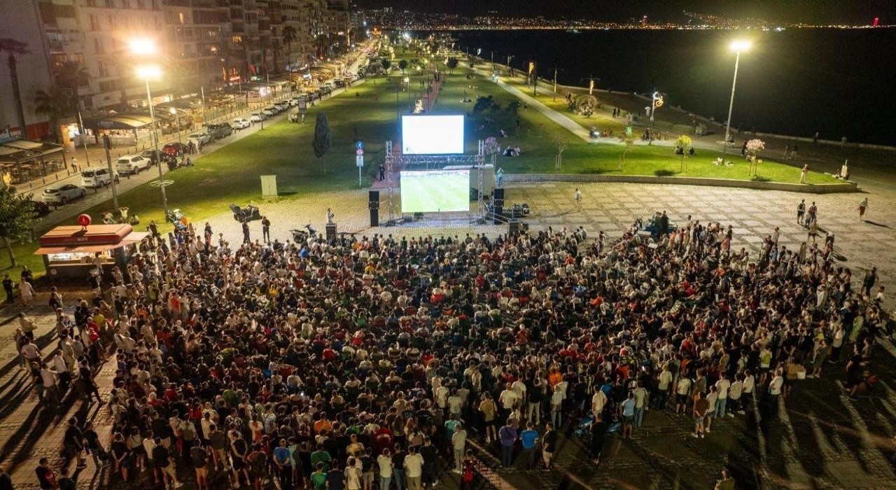 İzmirde dev ekranlarda final heyecanı yaşanacak