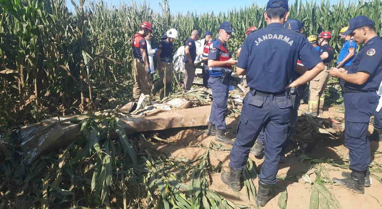 İzmirde eğitim uçağı düştü: 1 pilot hayatını kaybetti