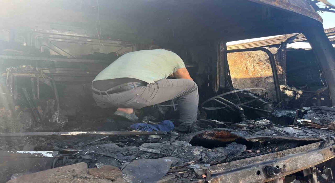 İzmirde tır garajında yangın çıktı