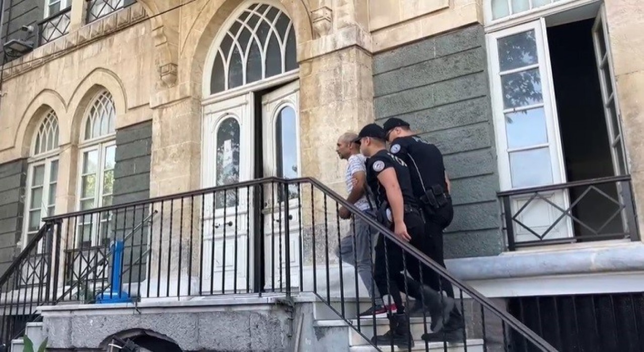 İzmirde yunuslardan firari avı