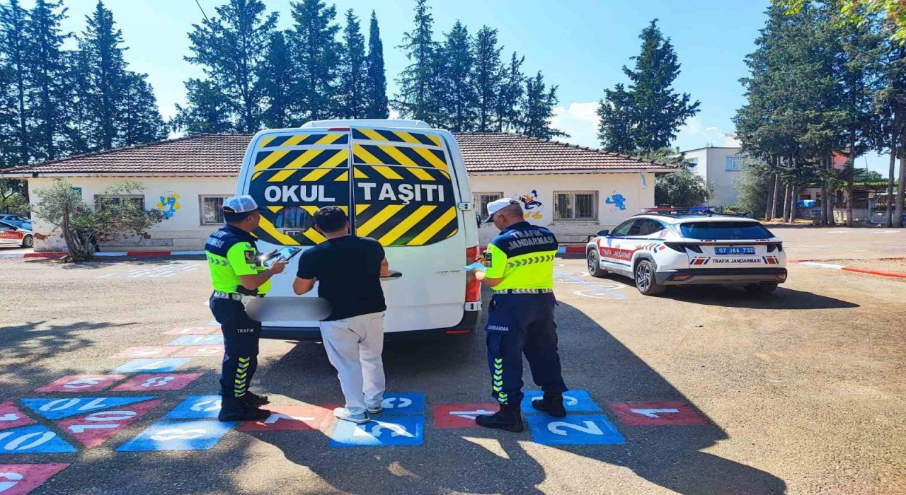 Jandarma ekipleri okul servislerini denetledi