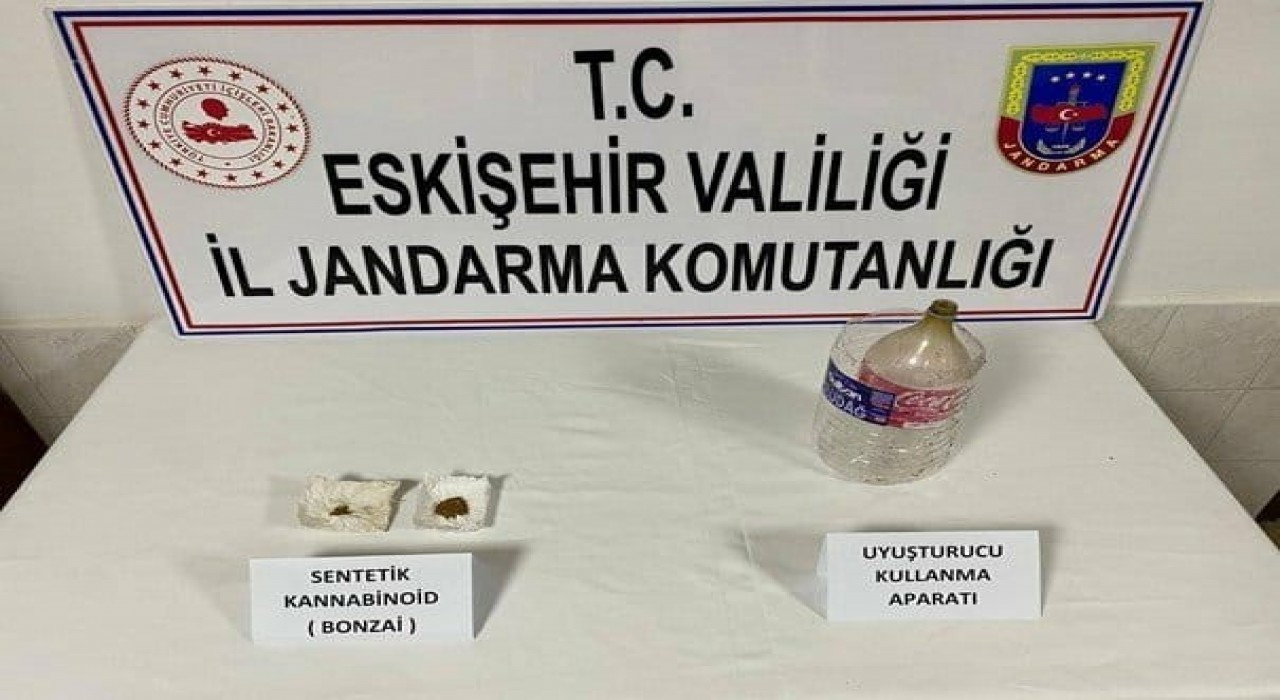 Jandarma Eskişehire uyuşturucu getiren 2 şüpheliyi yakaladı