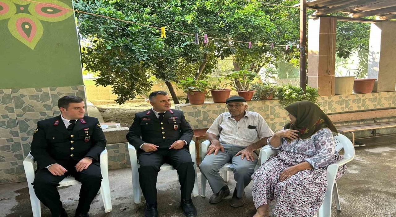 Jandarma şehit ailelerini unutmadı