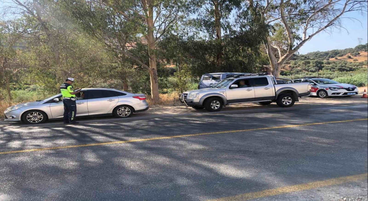 Jandarmadan Köşkte yol kontrolü