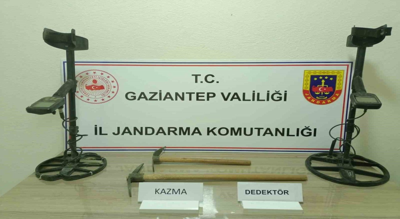 Kaçak kazı yapan 2 şahsı jandarma suçüstü yakaladı