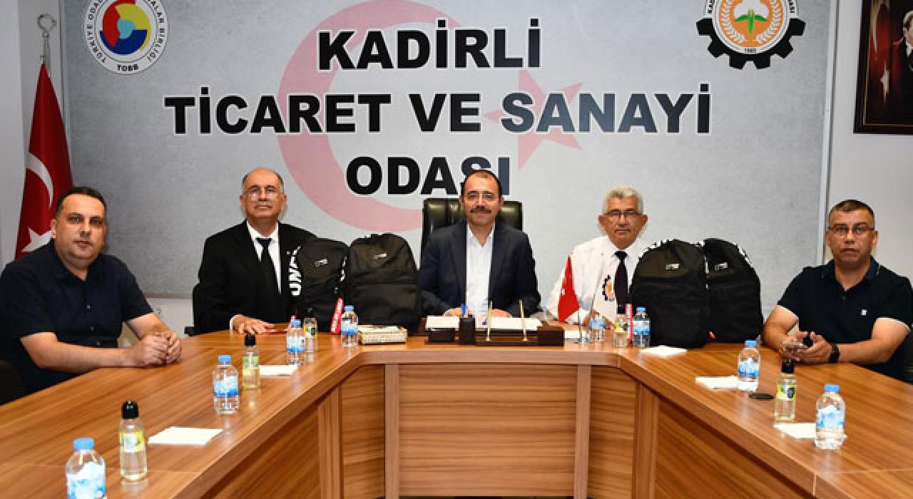 Kadirli’de Birinci Sınıf Öğrencilerine Çanta Desteği