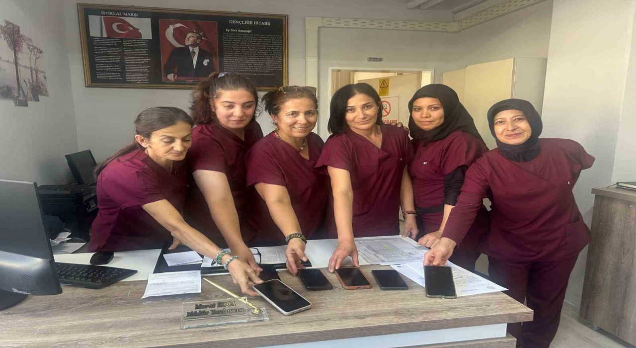 Kamu çalışanları Dijitale Bir Gün Mola sloganıyla teknolojik cihazları bıraktı