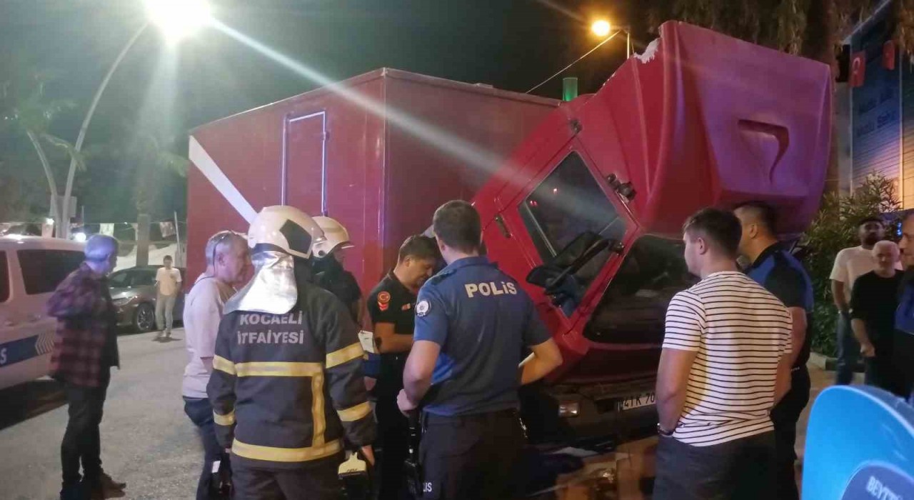 Kamyoneti yanmaktan kurtardılar