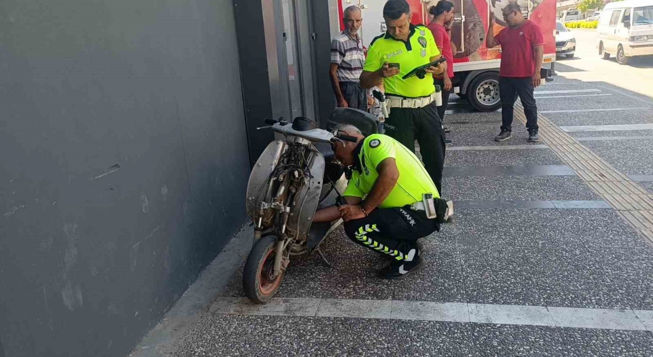 Kamyonetin aynasına çarpan elektrikli bisiklet sürücüsü yaralandı