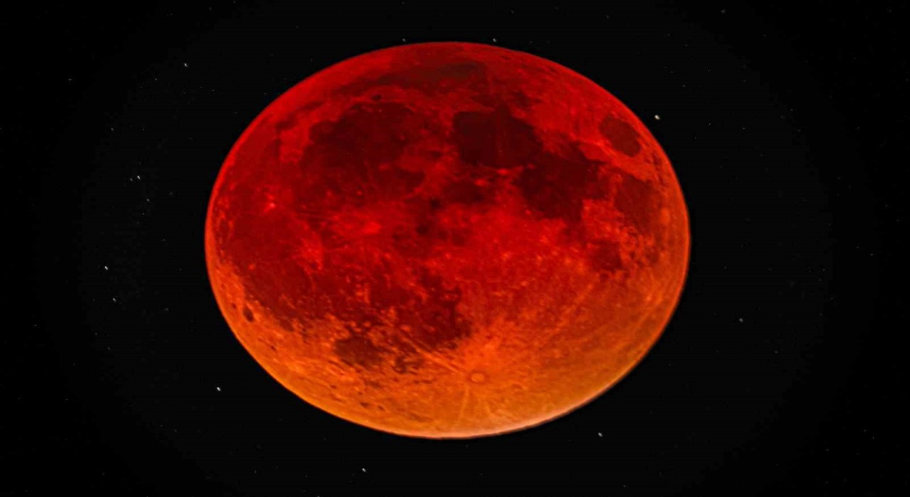 Kanlı Ay Bitlis semalarında görüntülendi