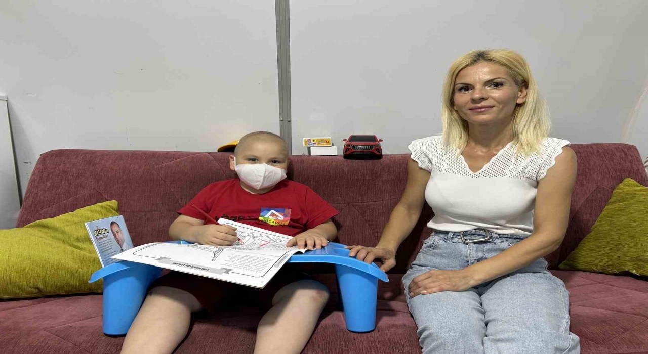 Kansere karşı verdiği mücadeleyi yarım bırakarak evladının kanserle mücadelesine ortak olan anne, yaptığıyla gönülleri fethetti