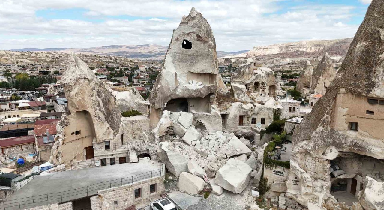 Kapadokyada peribacası yıkıldı