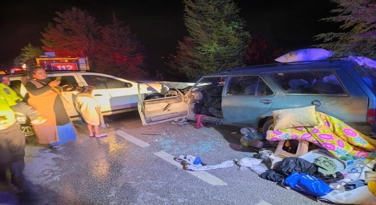 Karabükte otomobiller çarpıştı: 2si çocuk 6 yaralı