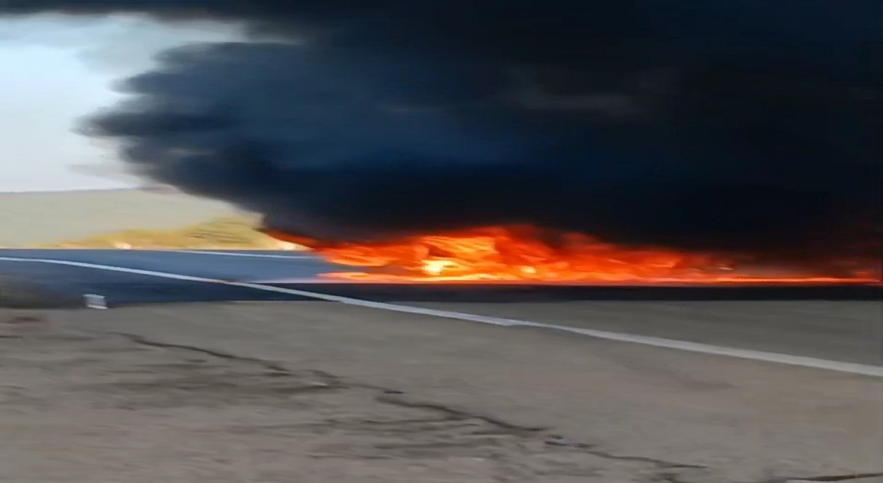 Karabükteki feci kaza kamerada: Otomobilller alev topuna döndü