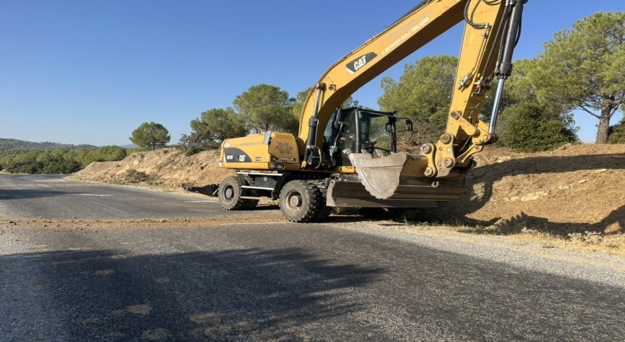 Karacaörende yol genişletme ve asfalt yenileme çalışması başladı