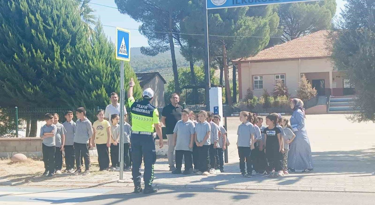 Karacasuda minik öğrencilere trafik bilinci aşılandı
